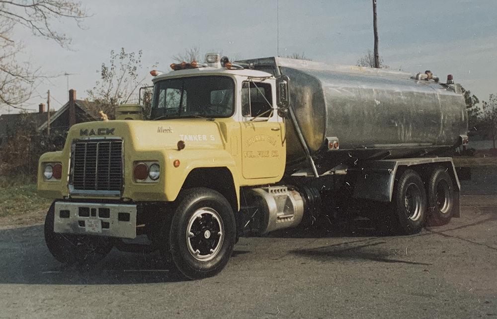 Tanker 5 - 1975 Mack R Model